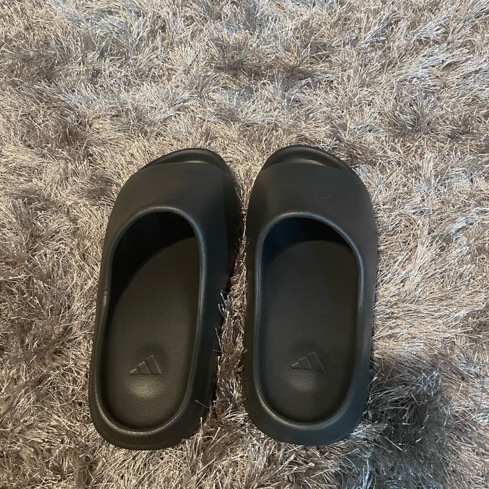 Adidas Yeezy onyx slides - Picture 3 of 5